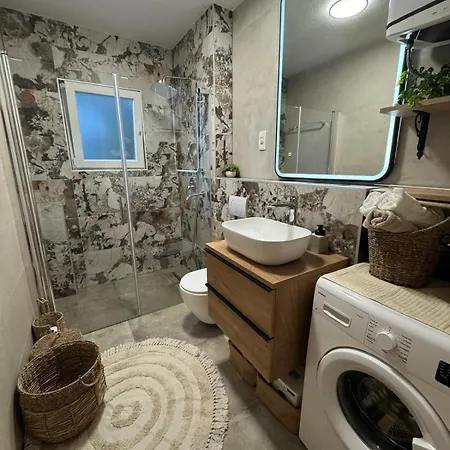 Apartmán Dragon Paradise - Sea View, Jacuzzi & Sauna *
