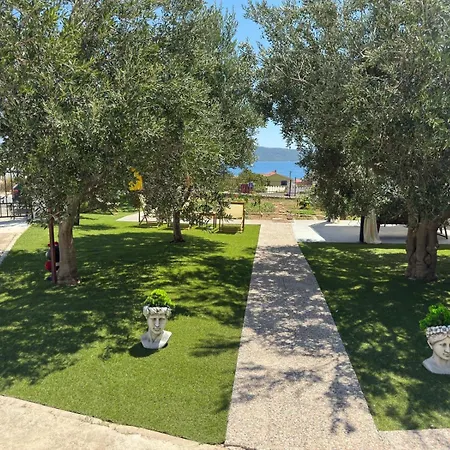 Dragon Paradise - Sea View, Jacuzzi & Sauna Apartmán Kaštela